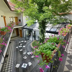 4* Hotell At The White Lily