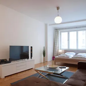 4* Lägenhetshotell Dlouha - Old Town
